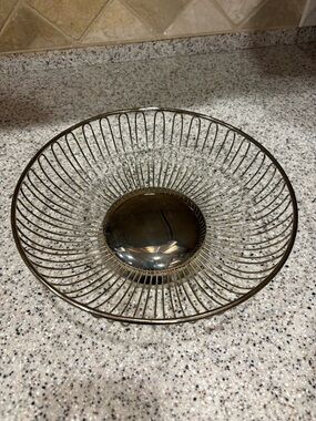 Vintage Raimond Silverplate Fruit/Bread Wire Basket Bowl
